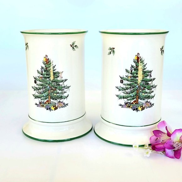 Vintage - Set of 2 - 7" Pierced Column Candleholder Christmas Tree (Green Trim)